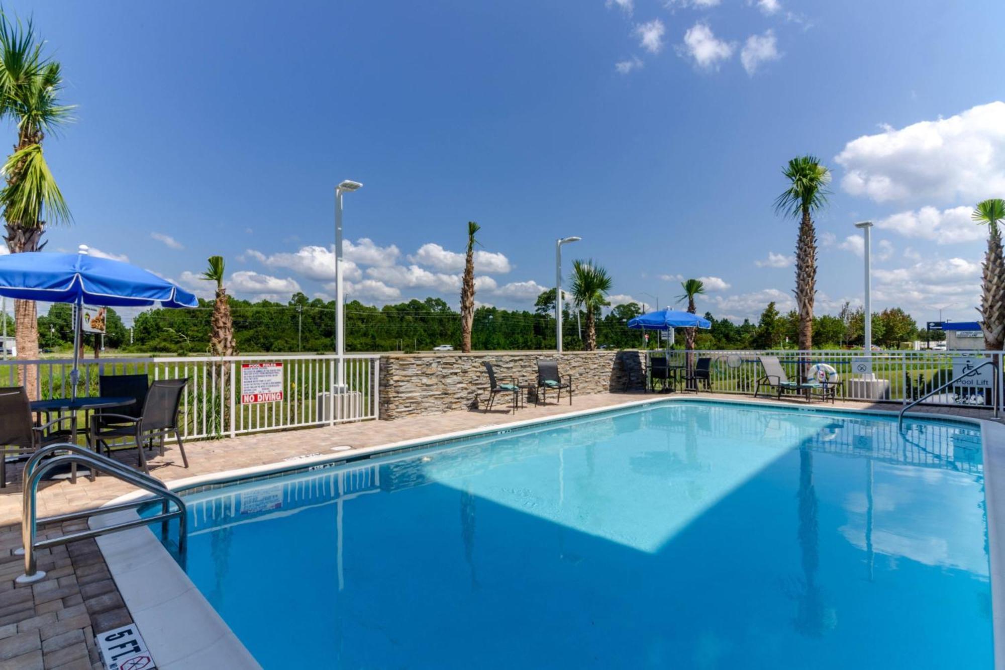 Fairfield Inn & Suites By Marriott Panama City Beach Upper Grand Lagoon Exteriör bild