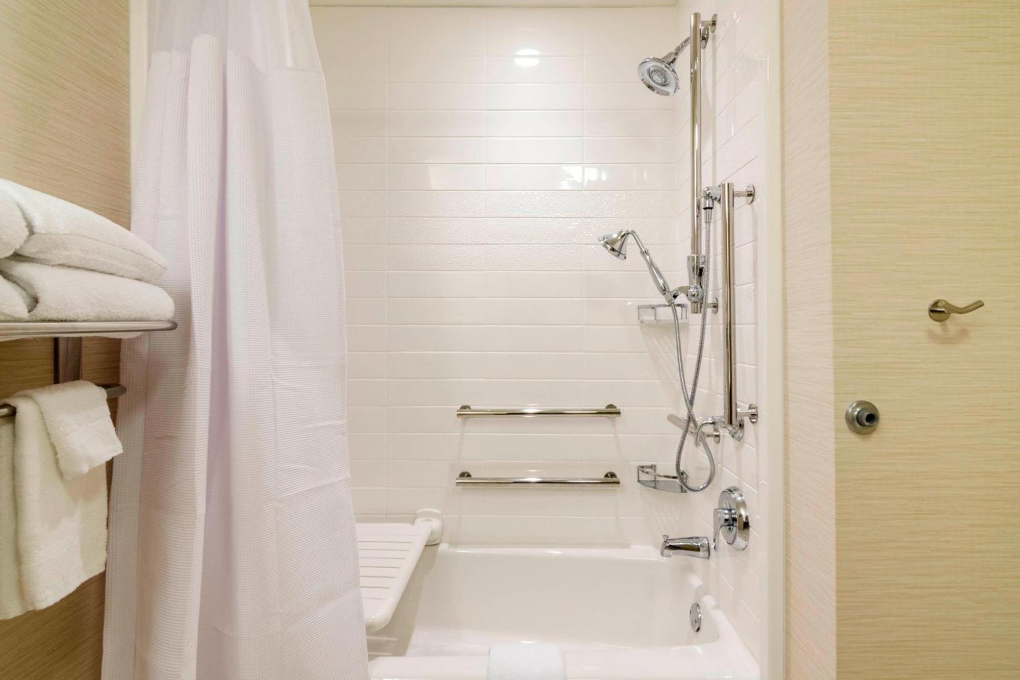 Fairfield Inn & Suites By Marriott Panama City Beach Upper Grand Lagoon Exteriör bild